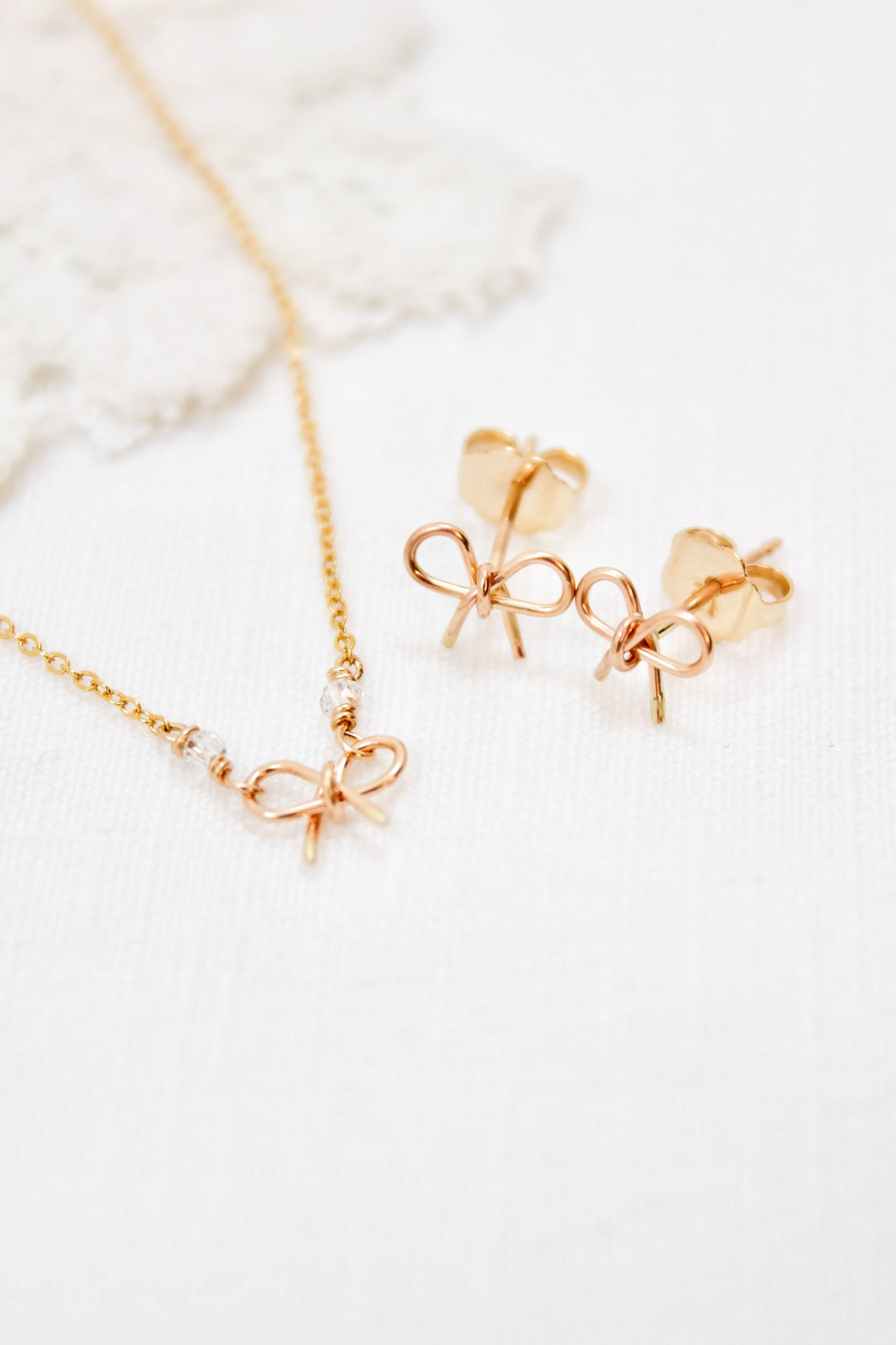 Bow Necklace